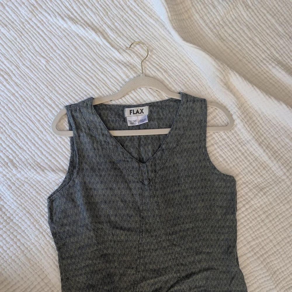 Gray linen tank top with subtle herringbone texture, size S
